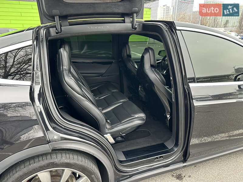 Позашляховик / Кросовер Tesla Model X 2015 в Києві