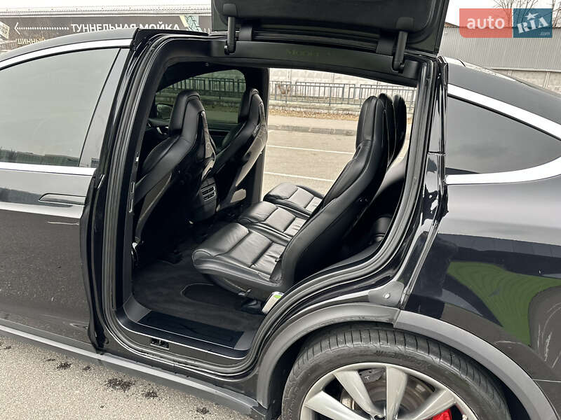 Позашляховик / Кросовер Tesla Model X 2015 в Києві