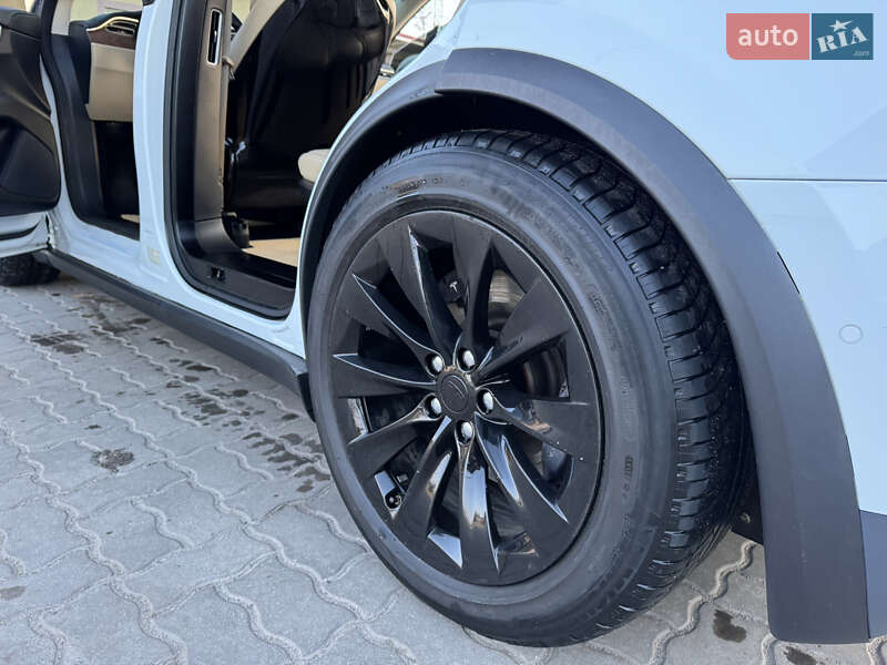 Внедорожник / Кроссовер Tesla Model X 2016 в Харькове