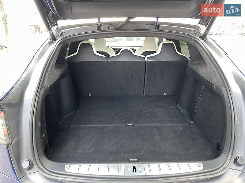 Внедорожник / Кроссовер Tesla Model X 2019 в Киеве
