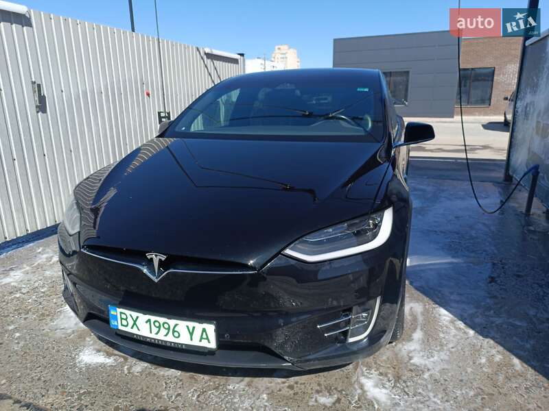 Внедорожник / Кроссовер Tesla Model X 2017 в 