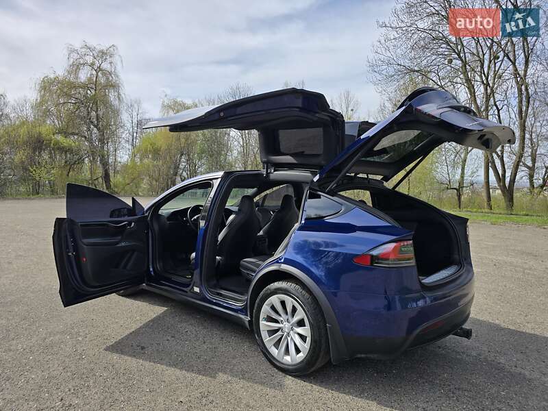 Позашляховик / Кросовер Tesla Model X 2018 в Калуші
