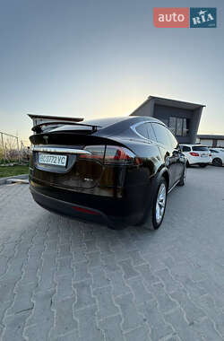 Позашляховик / Кросовер Tesla Model X 2019 в 