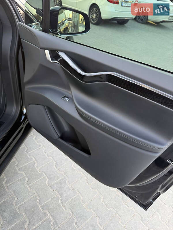 Позашляховик / Кросовер Tesla Model X 2019 в Львові