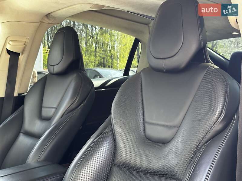 Позашляховик / Кросовер Tesla Model X 2016 в Києві