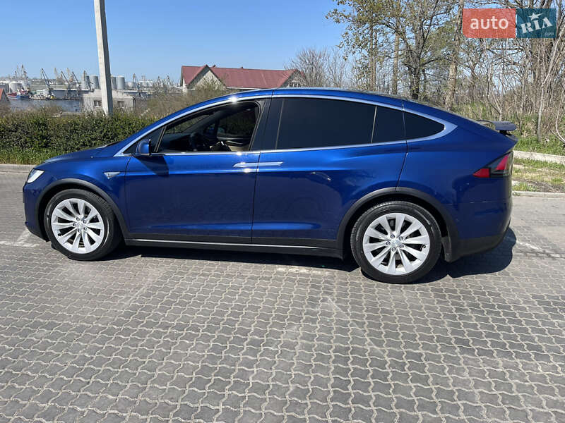 Позашляховик / Кросовер Tesla Model X 2016 в Чорноморську