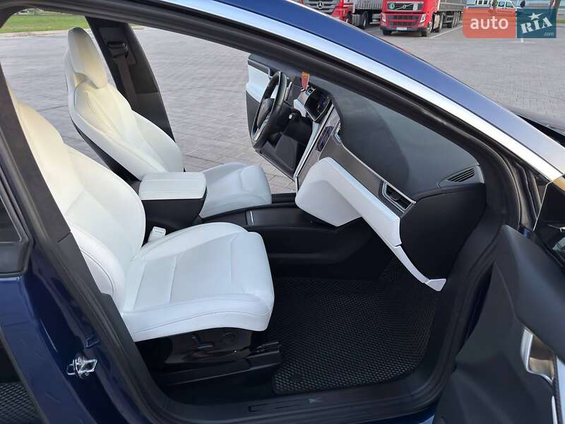 Позашляховик / Кросовер Tesla Model X 2017 в Черкасах