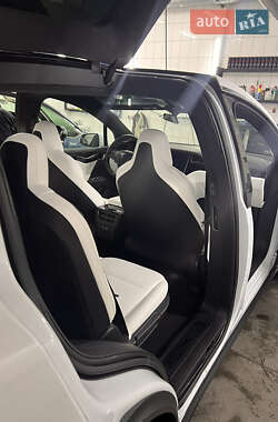 Позашляховик / Кросовер Tesla Model X 2019 в 
