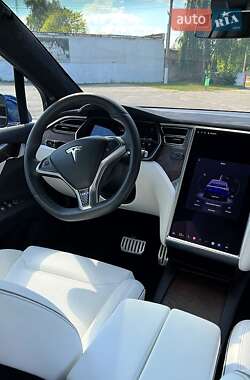 Позашляховик / Кросовер Tesla Model X 2016 в 