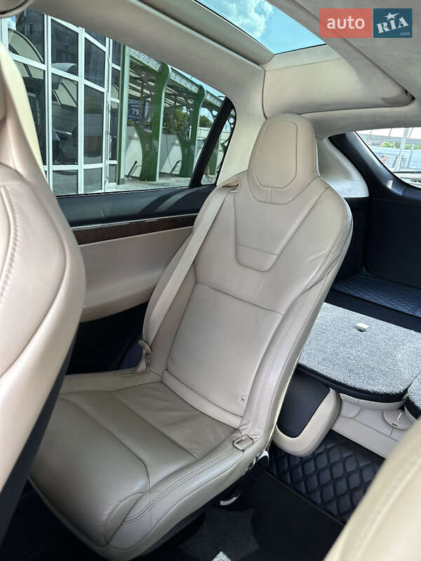 Позашляховик / Кросовер Tesla Model X 2017 в Києві