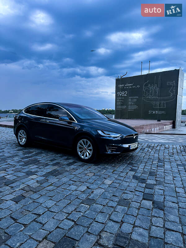 Позашляховик / Кросовер Tesla Model X 2017 в 