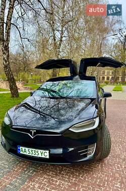 Позашляховик / Кросовер Tesla Model X 2019 в 