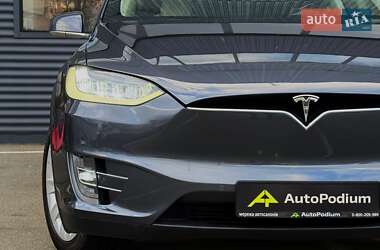 Позашляховик / Кросовер Tesla Model X 2018 в 