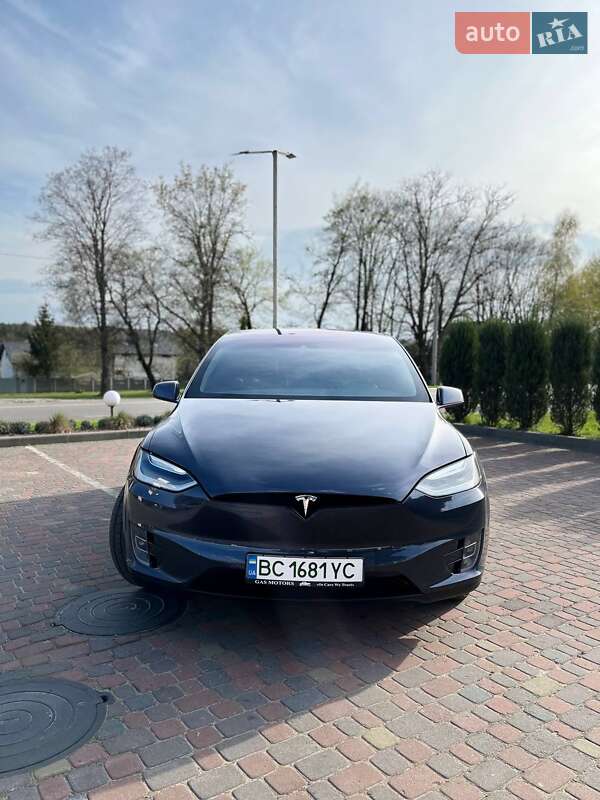 Позашляховик / Кросовер Tesla Model X 2016 в Новояворівську