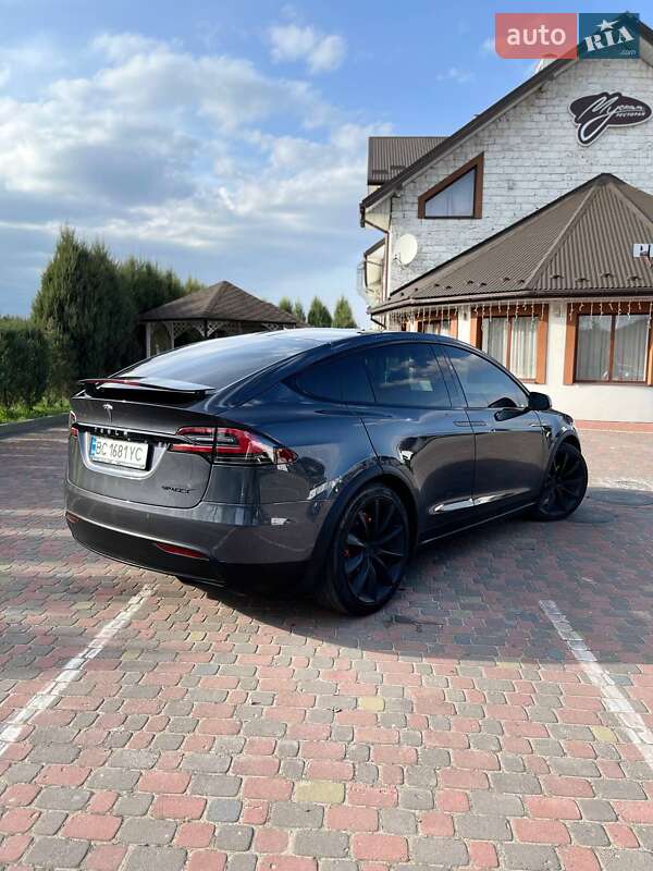 Позашляховик / Кросовер Tesla Model X 2016 в Новояворівську