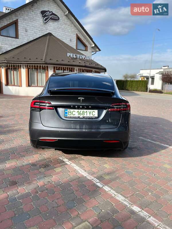 Позашляховик / Кросовер Tesla Model X 2016 в Новояворівську