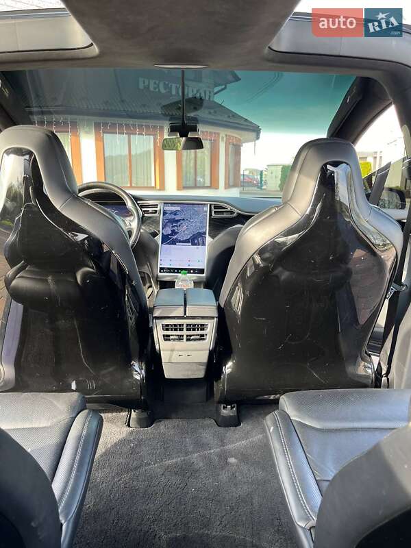 Позашляховик / Кросовер Tesla Model X 2016 в Новояворівську