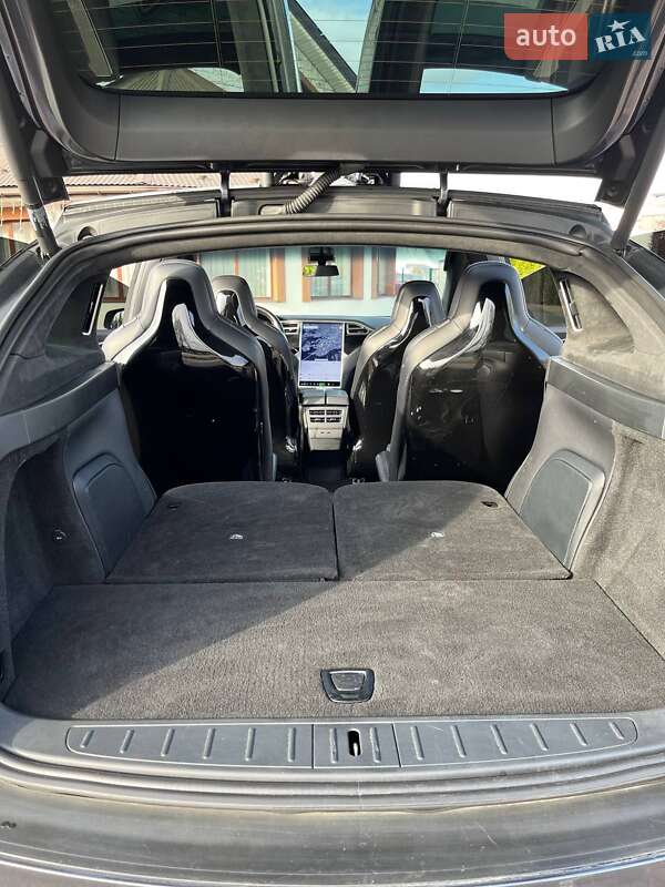 Позашляховик / Кросовер Tesla Model X 2016 в Новояворівську