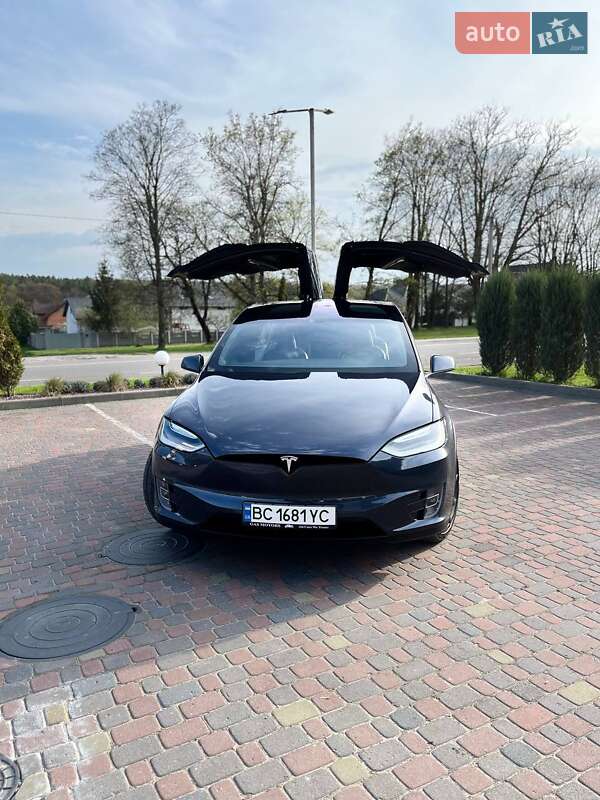 Позашляховик / Кросовер Tesla Model X 2016 в Новояворівську