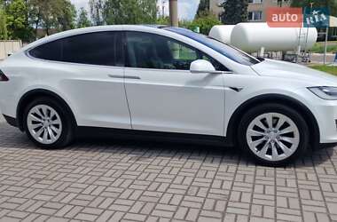Позашляховик / Кросовер Tesla Model X 2018 в 