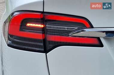 Позашляховик / Кросовер Tesla Model X 2018 в 