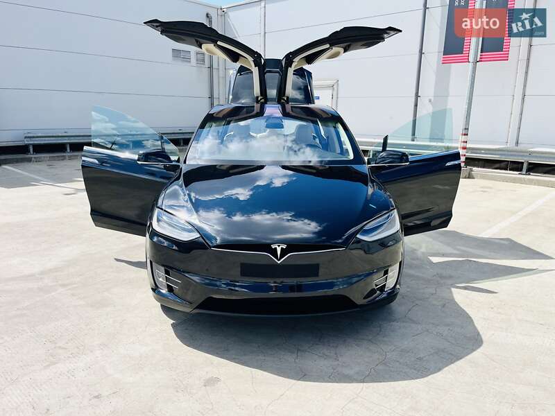 Позашляховик / Кросовер Tesla Model X 2018 в 