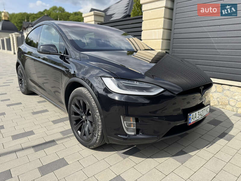 Позашляховик / Кросовер Tesla Model X 2017 в Тернополі