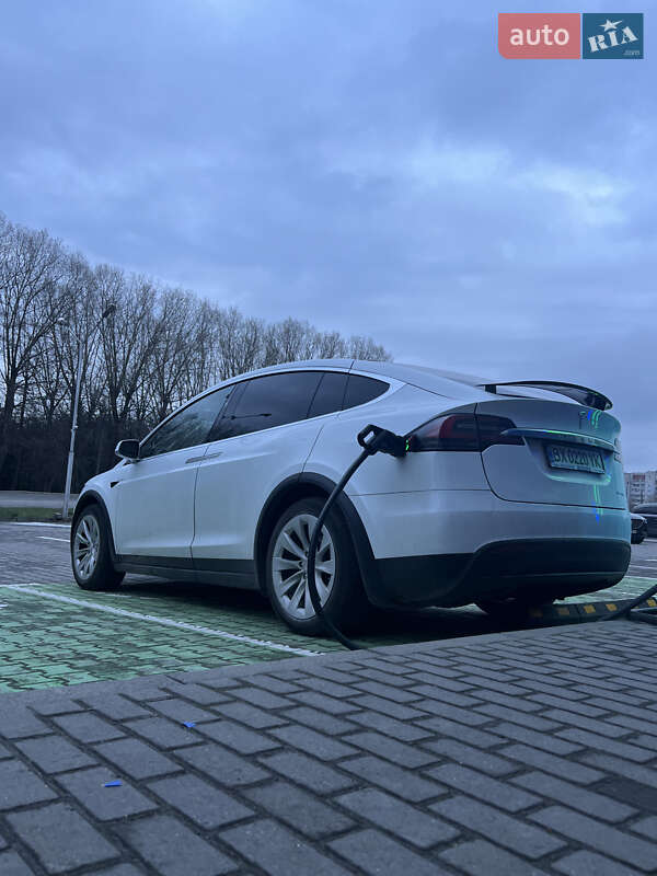 Позашляховик / Кросовер Tesla Model X 2020 в Хмельницькому