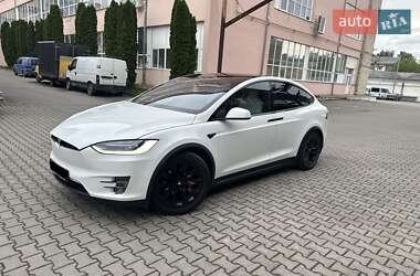 Позашляховик / Кросовер Tesla Model X 2017 в Чернівцях