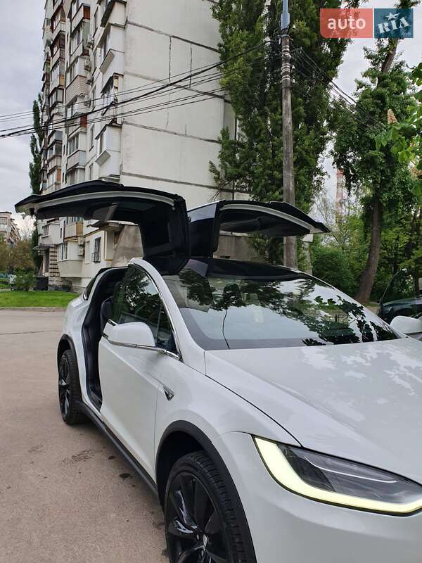 Позашляховик / Кросовер Tesla Model X 2016 в Києві
