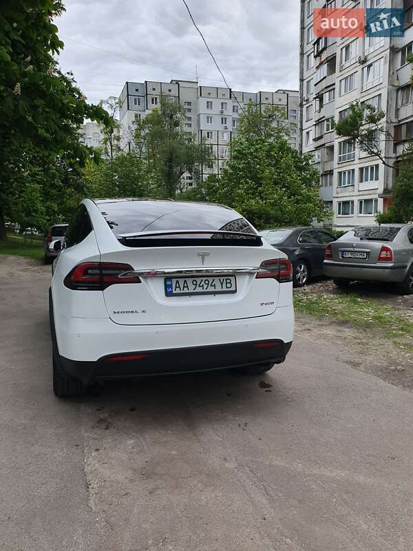 Позашляховик / Кросовер Tesla Model X 2016 в Києві