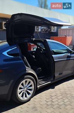 Внедорожник / Кроссовер Tesla Model X 2018 в 