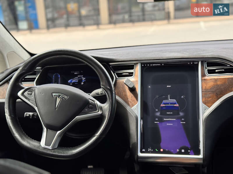 Позашляховик / Кросовер Tesla Model X 2016 в Хмельницькому