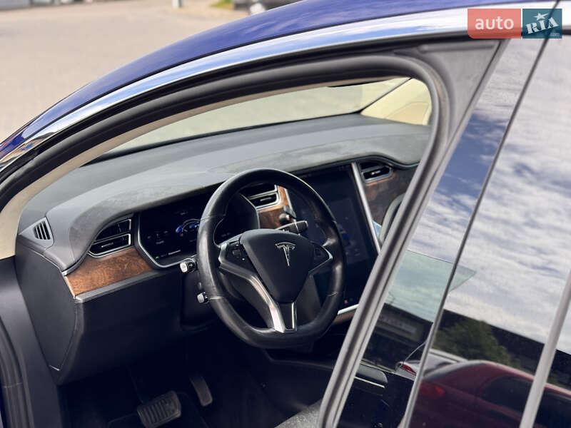 Позашляховик / Кросовер Tesla Model X 2016 в Хмельницькому