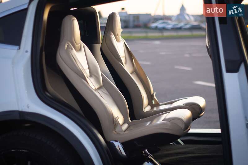 Внедорожник / Кроссовер Tesla Model X 2016 в Львове