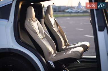 Позашляховик / Кросовер Tesla Model X 2016 в 