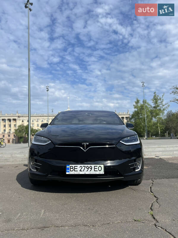 Внедорожник / Кроссовер Tesla Model X 2018 в 