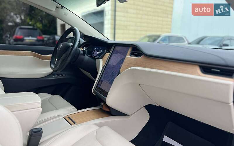 Позашляховик / Кросовер Tesla Model X 2018 в Івано-Франківську