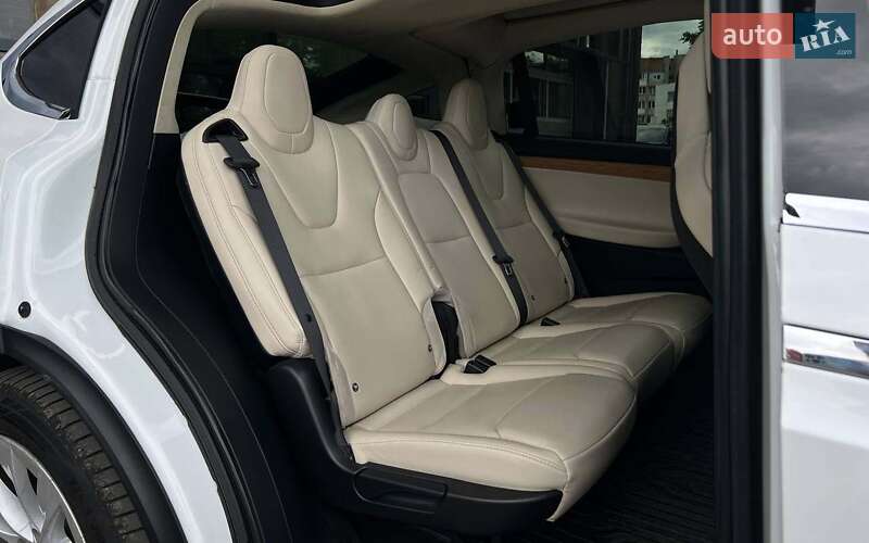 Позашляховик / Кросовер Tesla Model X 2018 в Івано-Франківську