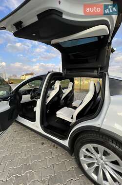 Внедорожник / Кроссовер Tesla Model X 2016 в 