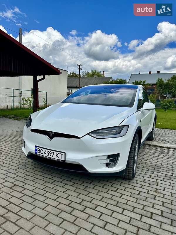 Позашляховик / Кросовер Tesla Model X 2016 в 