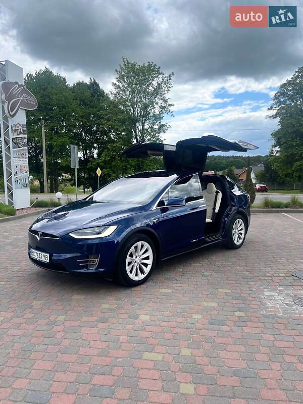 Внедорожник / Кроссовер Tesla Model X 2018 в Новояворовске