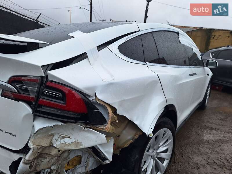 Позашляховик / Кросовер Tesla Model X 2020 в Києві фото 28 Позашляховик / Кросовер Tesla Model X 2020 в Києві