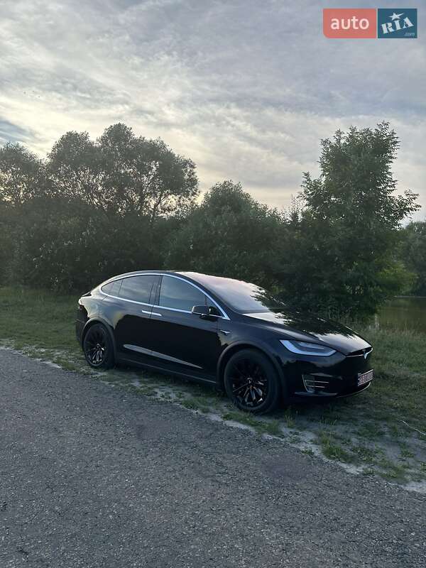 Позашляховик / Кросовер Tesla Model X 2017 в Золочеві