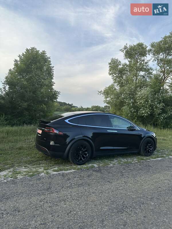 Позашляховик / Кросовер Tesla Model X 2017 в Золочеві
