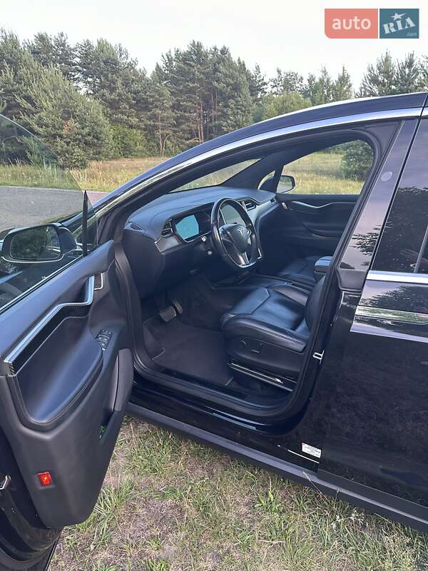 Позашляховик / Кросовер Tesla Model X 2017 в Золочеві