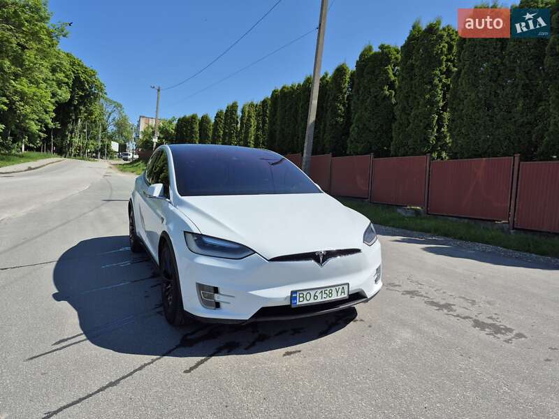 Позашляховик / Кросовер Tesla Model X 2016 в Тернополі