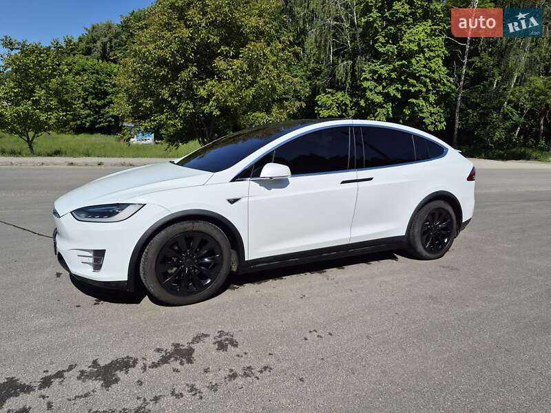 Позашляховик / Кросовер Tesla Model X 2016 в Тернополі