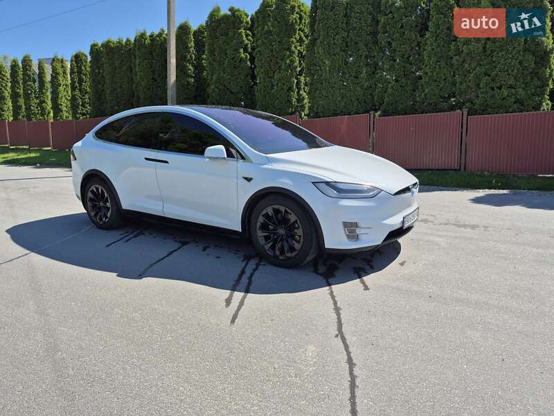 Позашляховик / Кросовер Tesla Model X 2016 в Тернополі