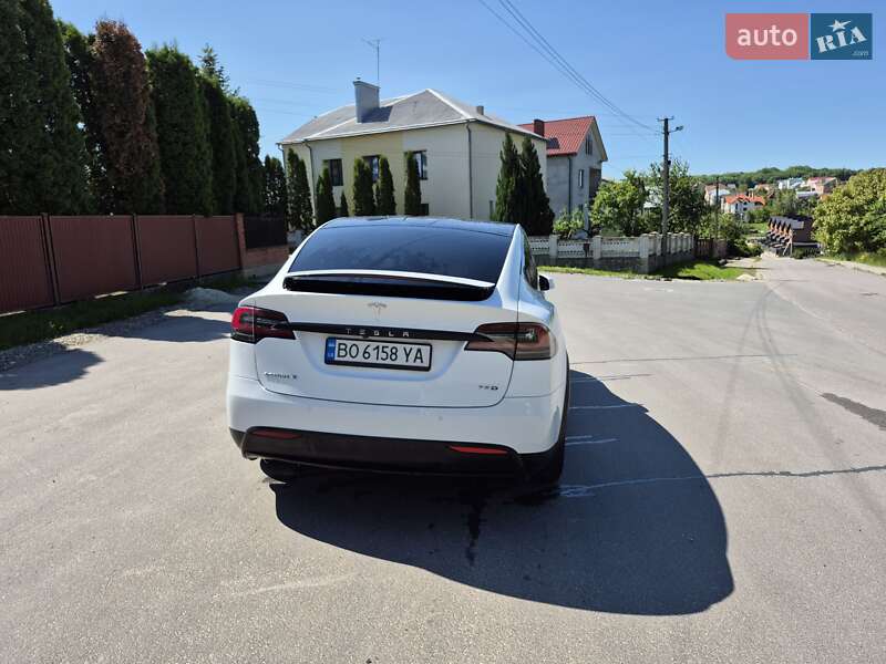 Позашляховик / Кросовер Tesla Model X 2016 в Тернополі
